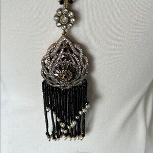 Pendant necklace pearls and jet beads